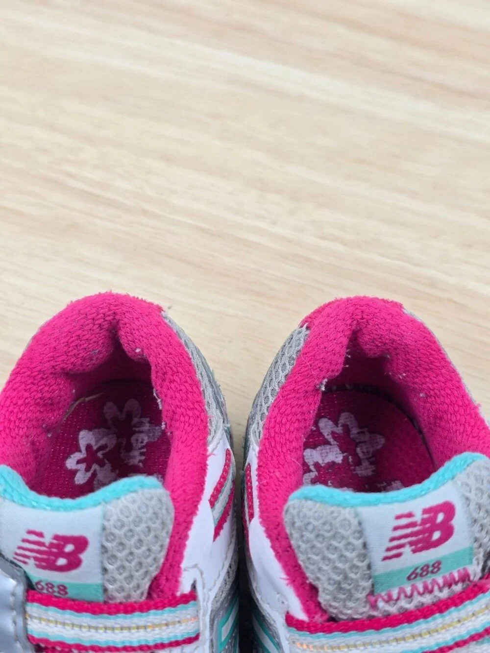 New Balance 688 running Shoes Toddler sz 7